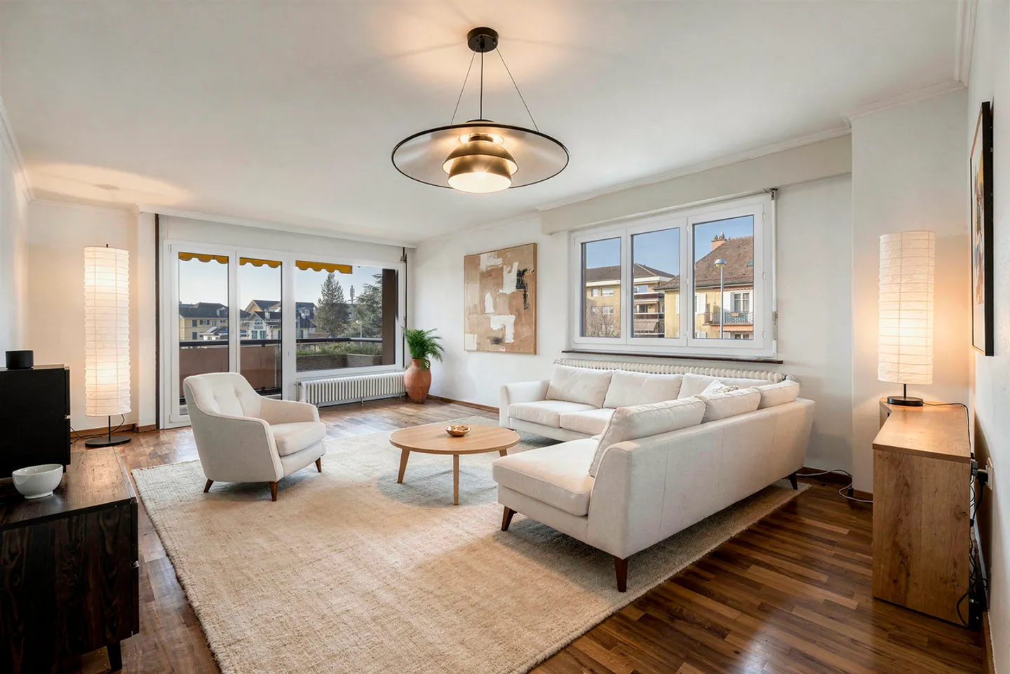 Central address and peaceful setting, just steps from schools and amenities - Photo 2 of 13