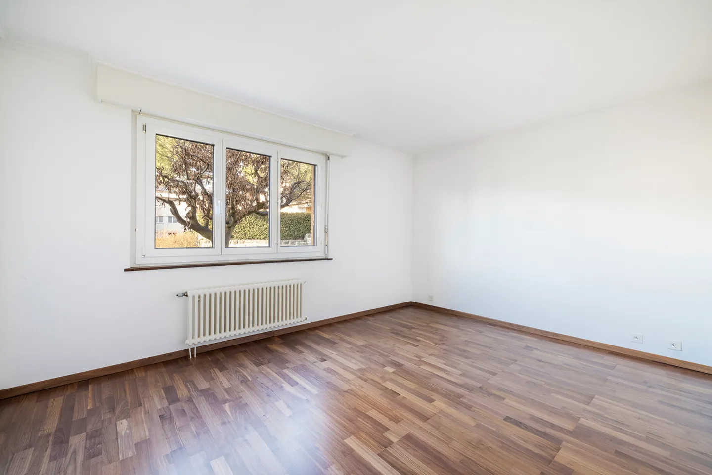 Central address and peaceful setting, just steps from schools and amenities - Photo 5 of 13