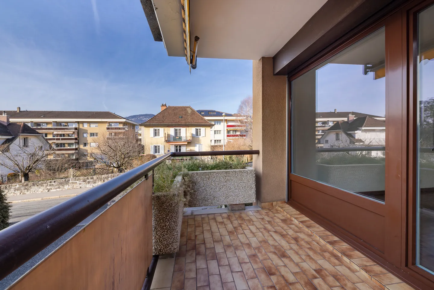 Central address and peaceful setting, just steps from schools and amenities - Photo 10 of 13