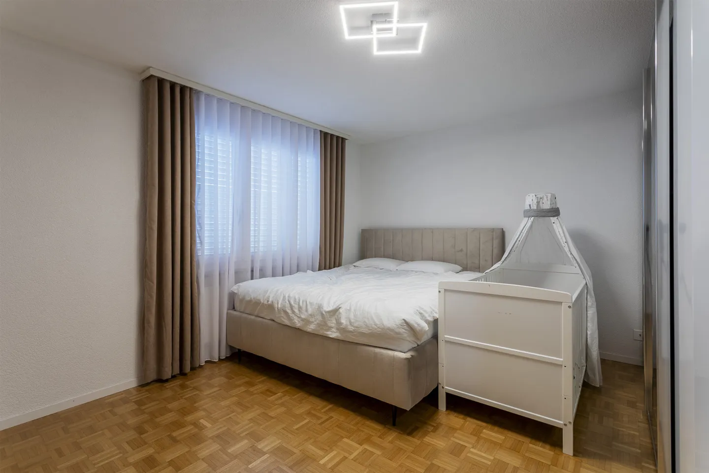 5.5P ON 4TH FLOOR WITH UNDERGROUND PARKING LOT 12 - Photo 3 of 11