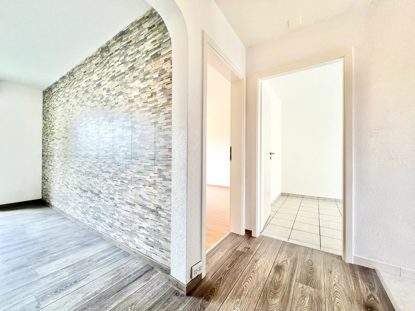 3,5-Zimmer-Wohnung mit Balkon in Monthey - Foto 3 von 13