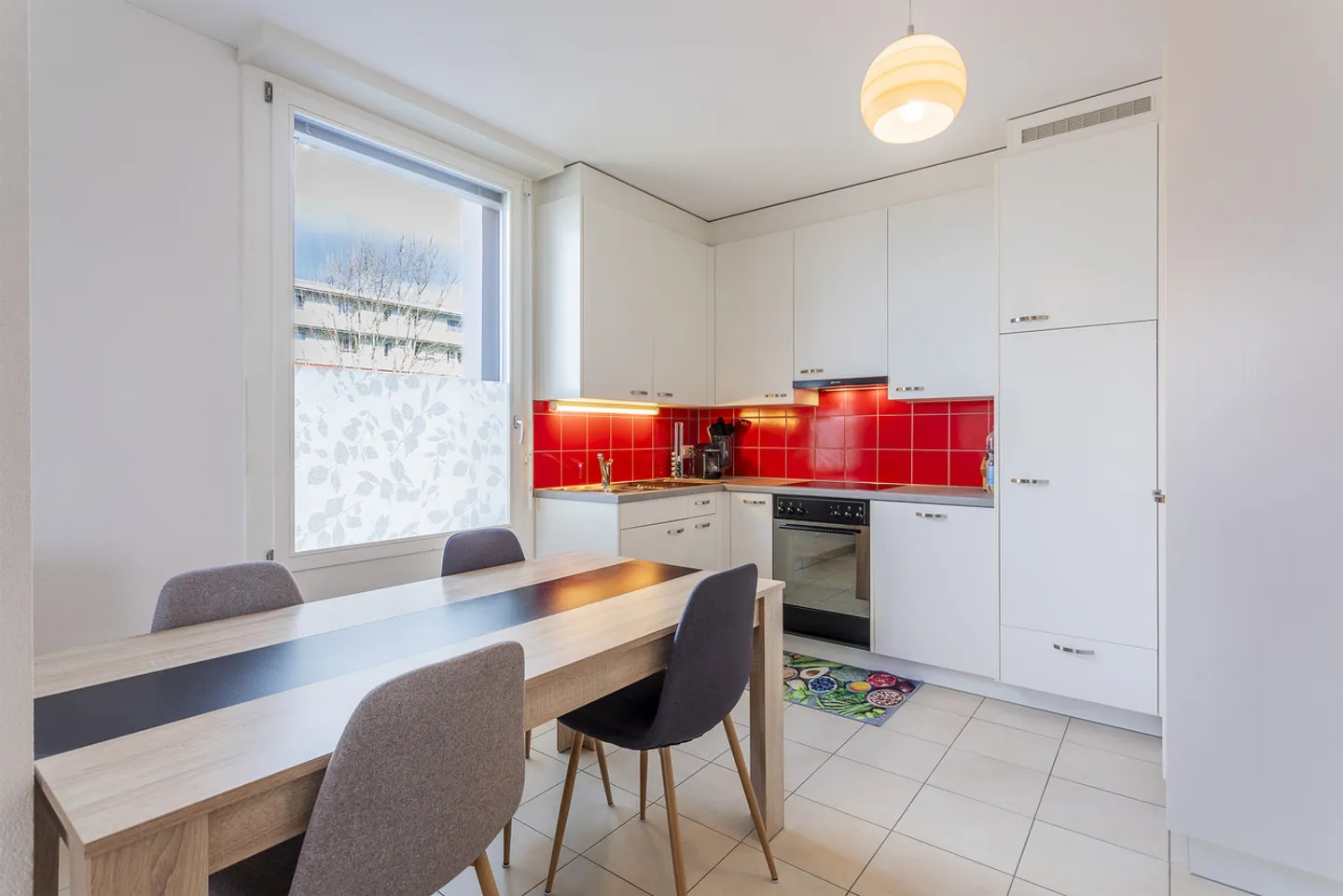 Charming Apartment by Lake Neuchâtel - Photo 1 of 8