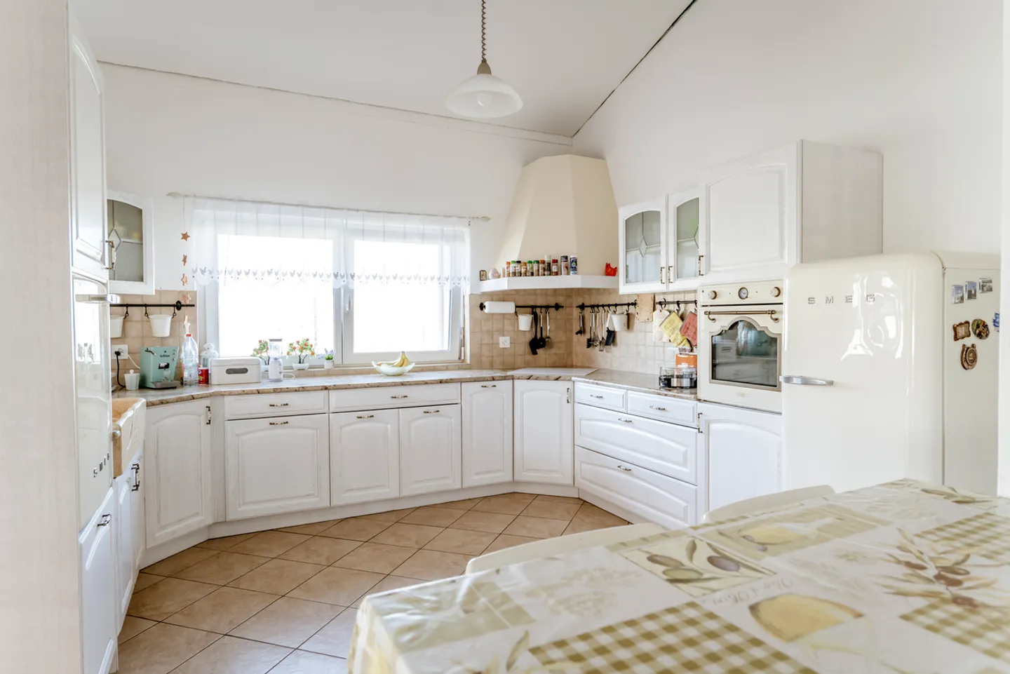 Very large family villa with possible extension - Photo 4 of 13