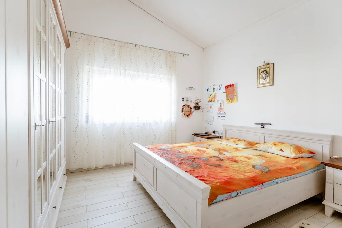 Very large family villa with possible extension - Photo 8 of 13