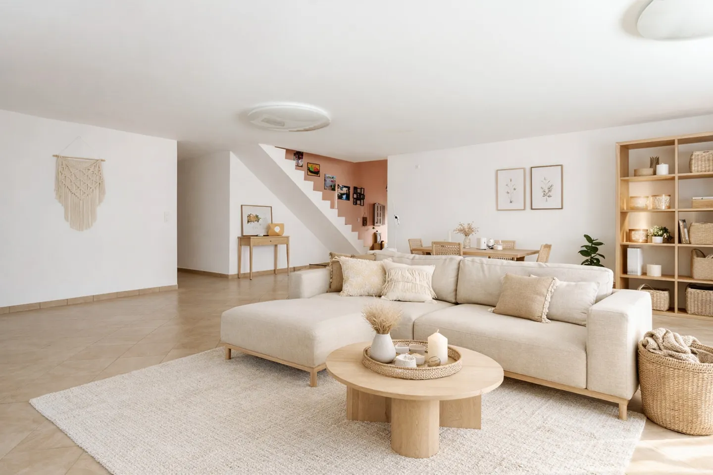 Very large family villa with possible extension - Photo 2 of 13