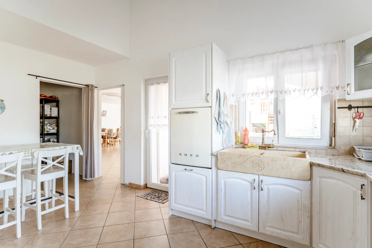 Very large family villa with possible extension - Photo 5 of 13