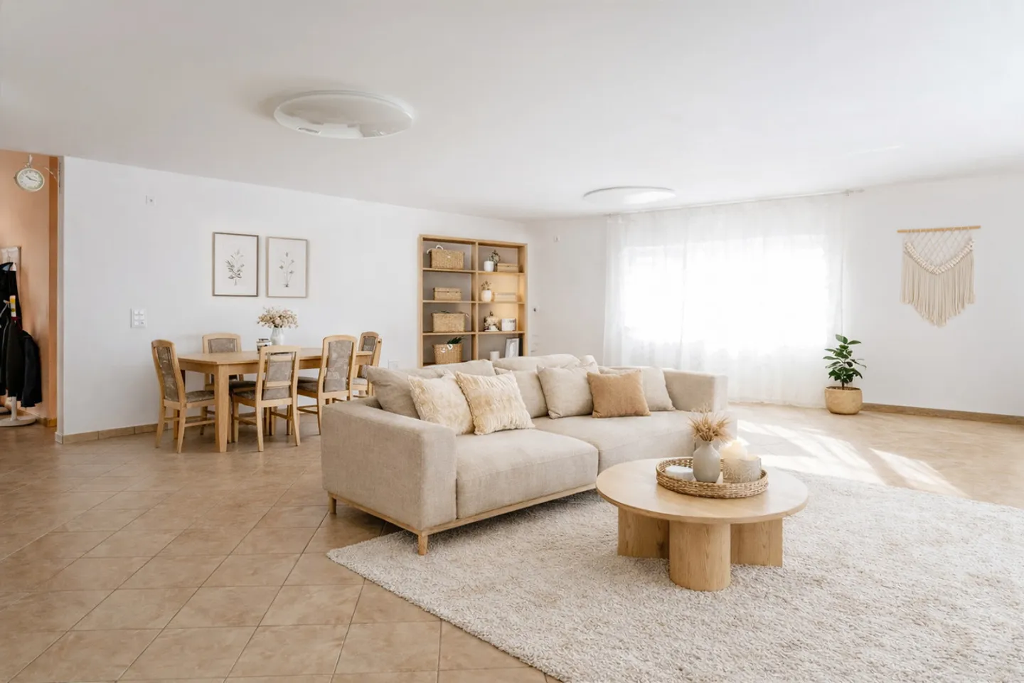 Very large family villa with possible extension - Photo 3 of 13