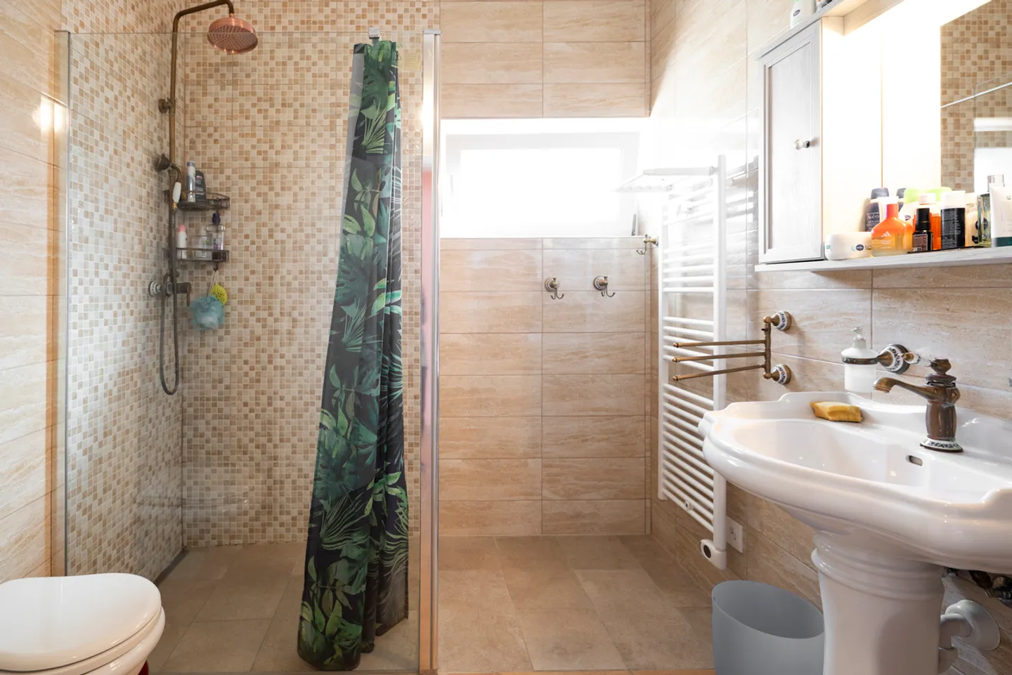 Very large family villa with possible extension - Photo 11 of 13