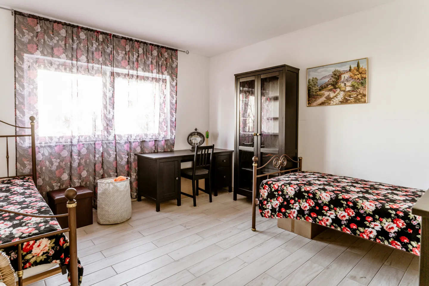 Very large family villa with possible extension - Photo 7 of 13