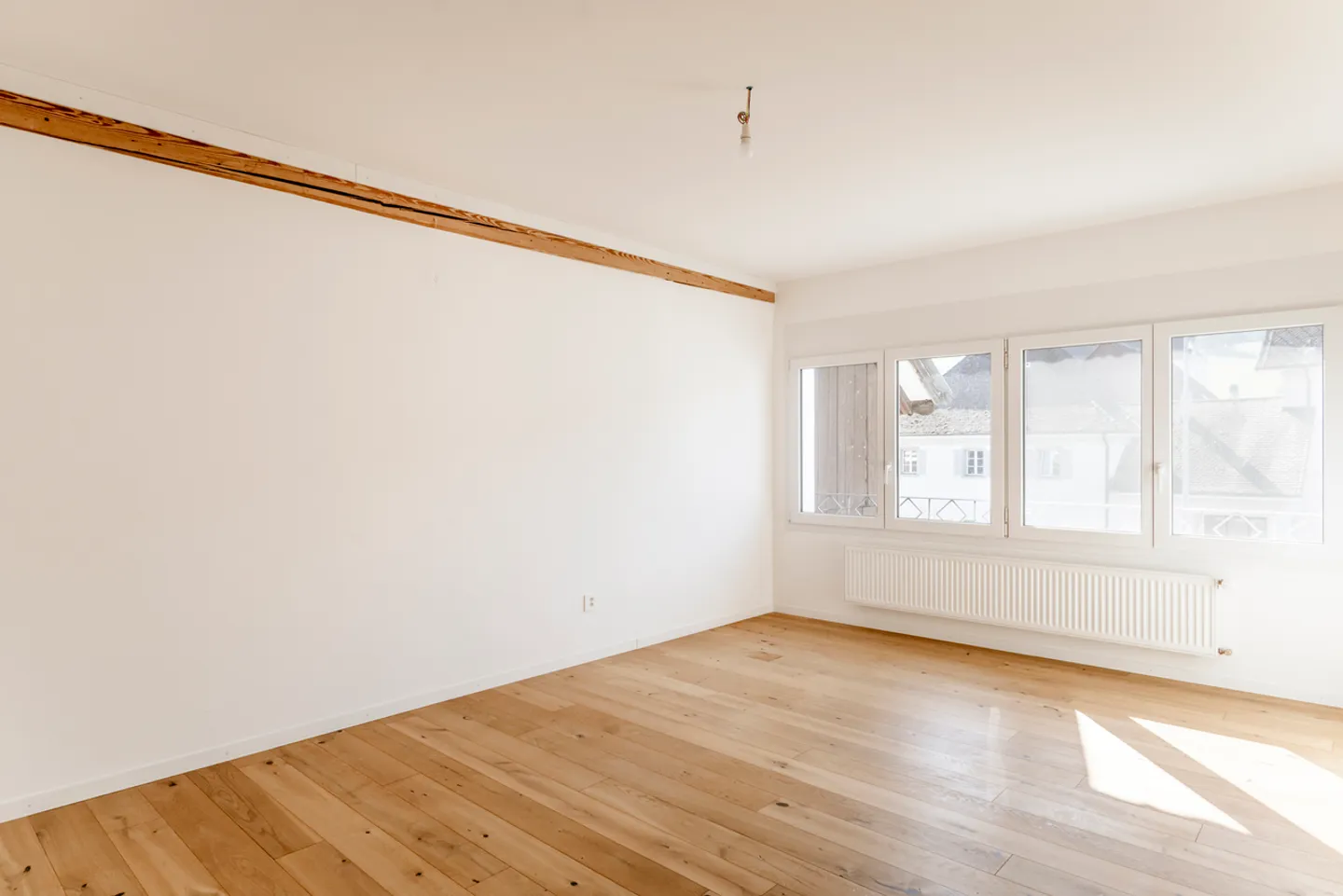 Bâtisse de Village Rénovée - Photo 9 sur 13