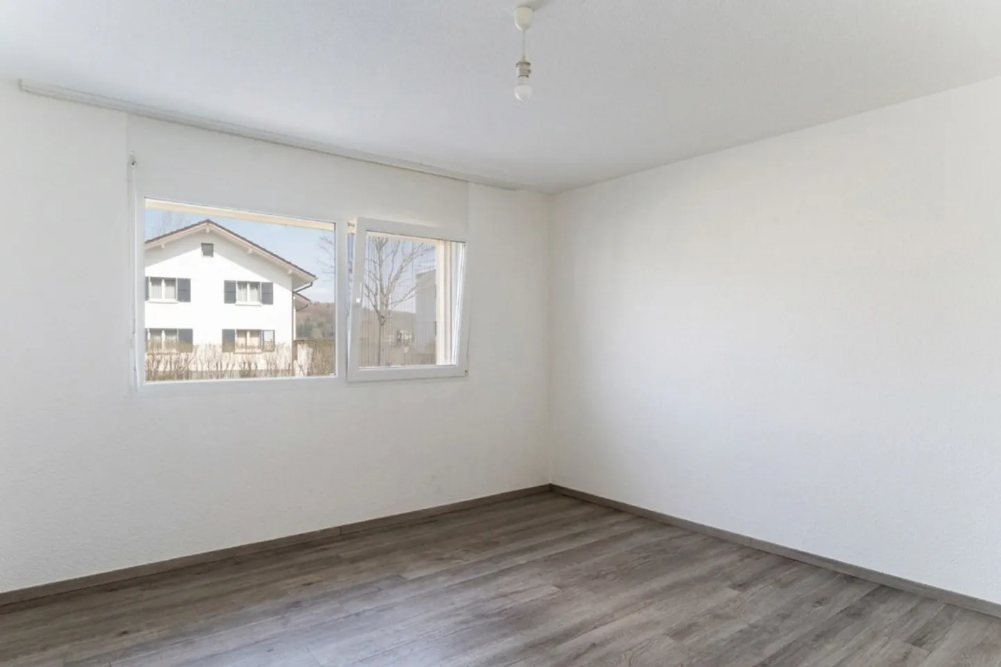 Appartement de 4.5 pces au rez-de-chaussée EST avec jardin - Photo 5 sur 7