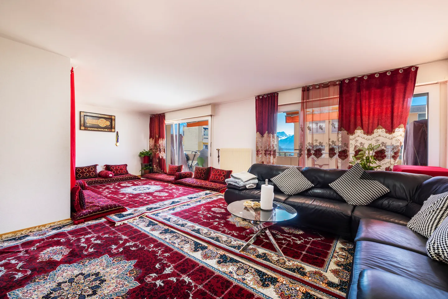 4.5 camere luminose con balconi, vista lago e grande potenziale - Foto 1 di 11