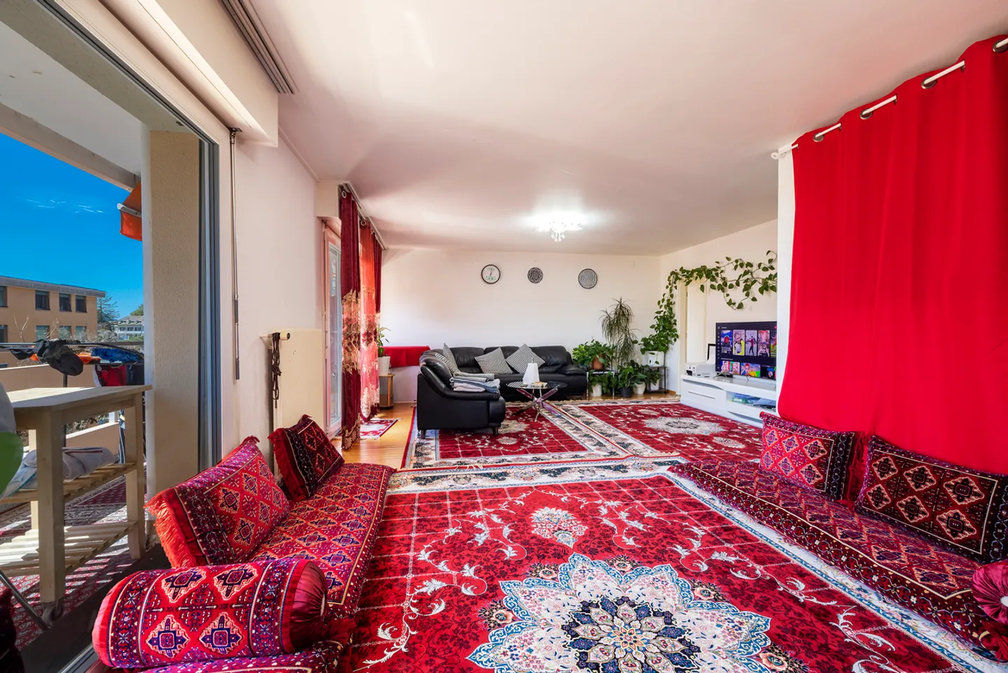 4.5 camere luminose con balconi, vista lago e grande potenziale - Foto 2 di 11