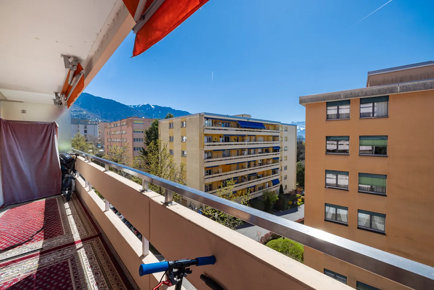 4.5 camere luminose con balconi, vista lago e grande potenziale - Foto 9 di 11