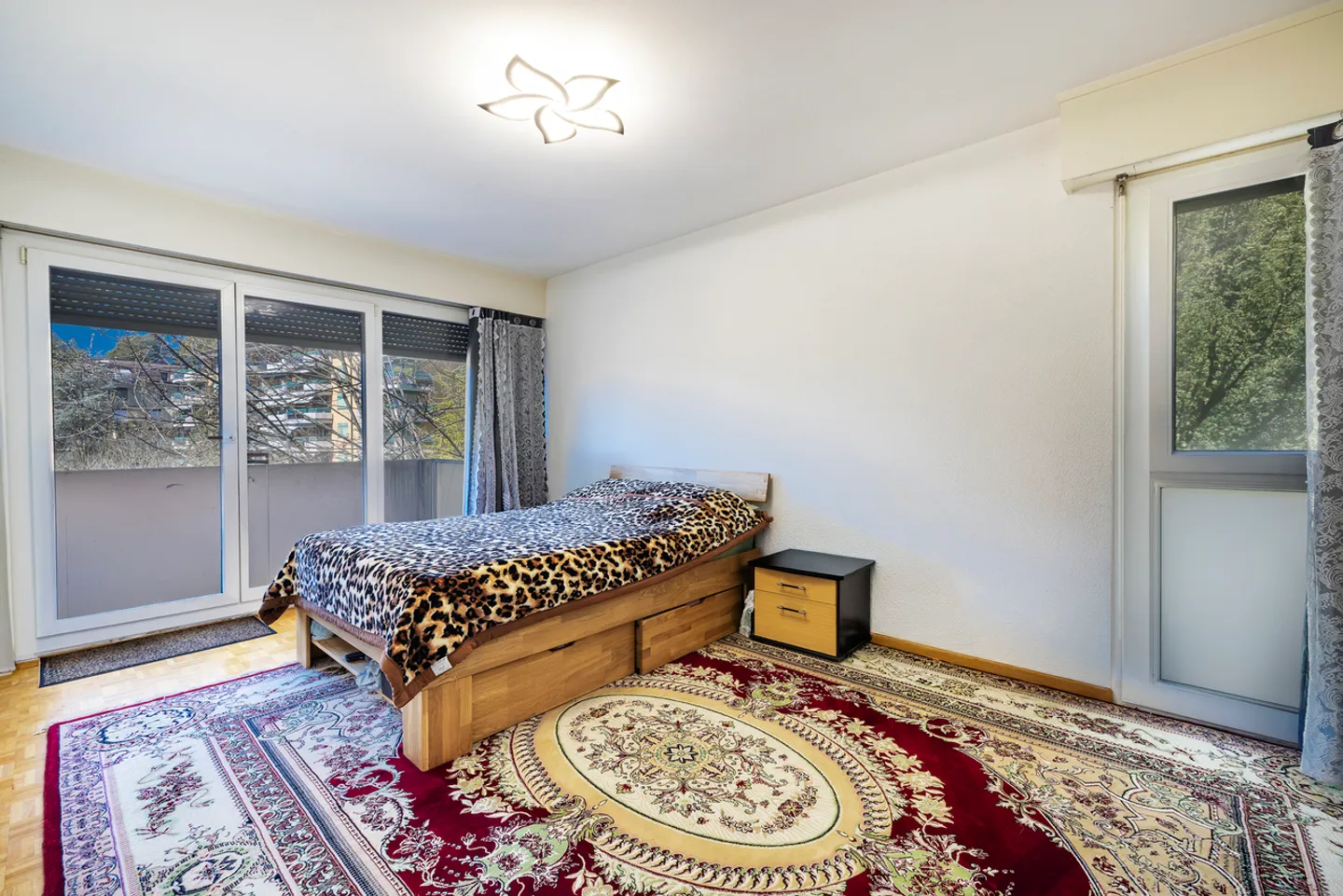 4.5 camere luminose con balconi, vista lago e grande potenziale - Foto 3 di 11