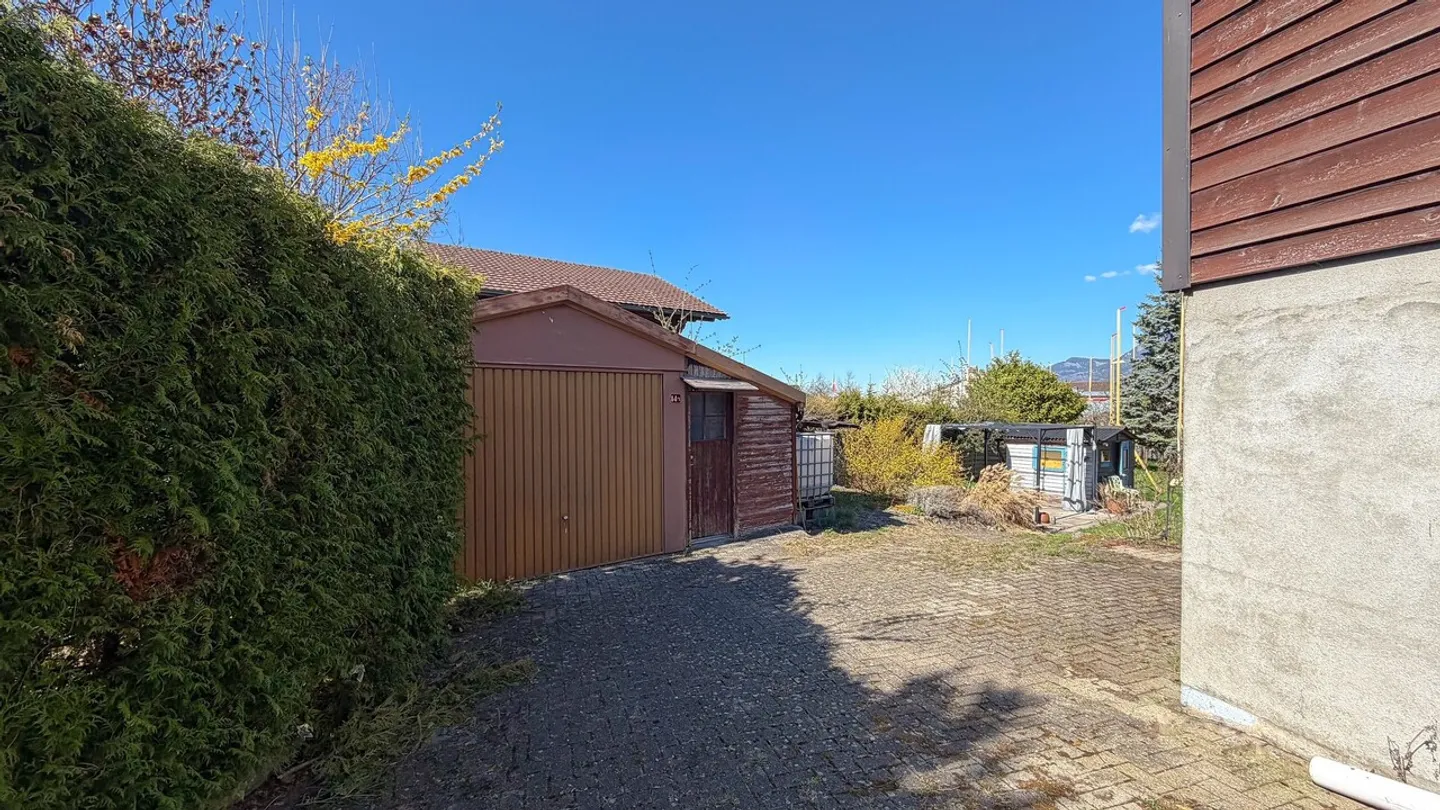 SMALL INCOME BUILDING WITH 2 APARTMENTS, GARAGE AND PARKING SPACES - Photo 4 of 13