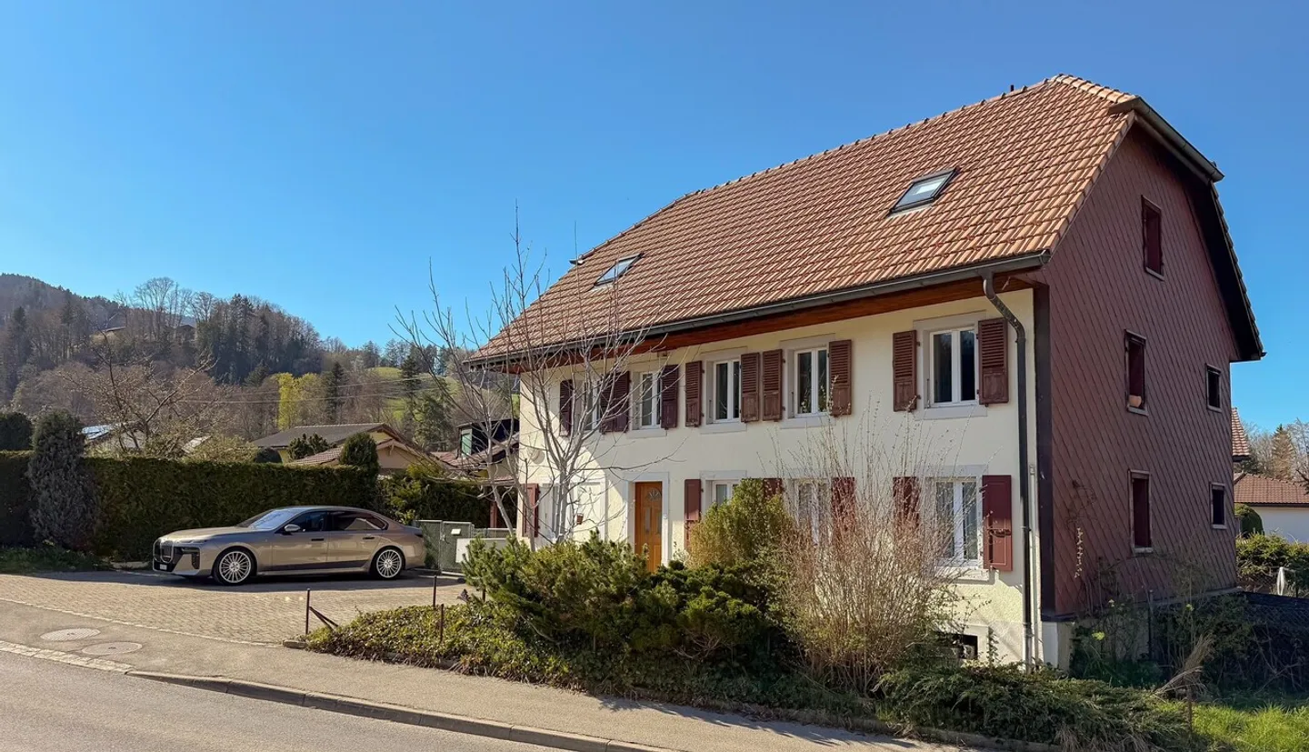 SMALL INCOME BUILDING WITH 2 APARTMENTS, GARAGE AND PARKING SPACES - Photo 3 of 13