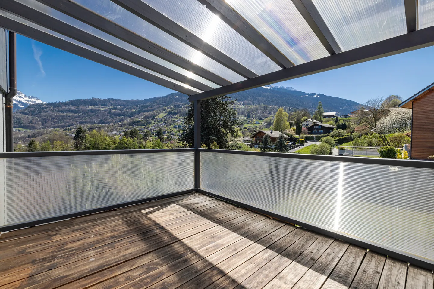 Villa spacieuse avec jardin - Photo 5 sur 13