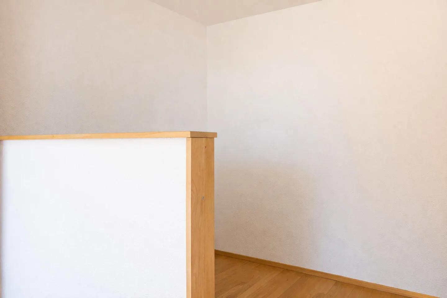 4.5 camere luminose con balconi, vista lago e grande potenziale - Foto 6 di 11