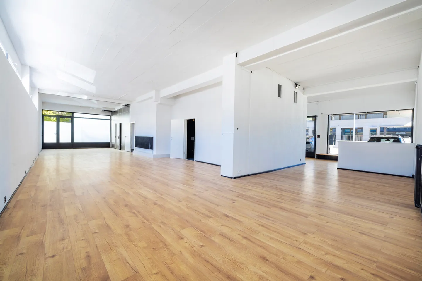 Commercial premises ideally located next to the Place de Rome - Photo 2 of 13