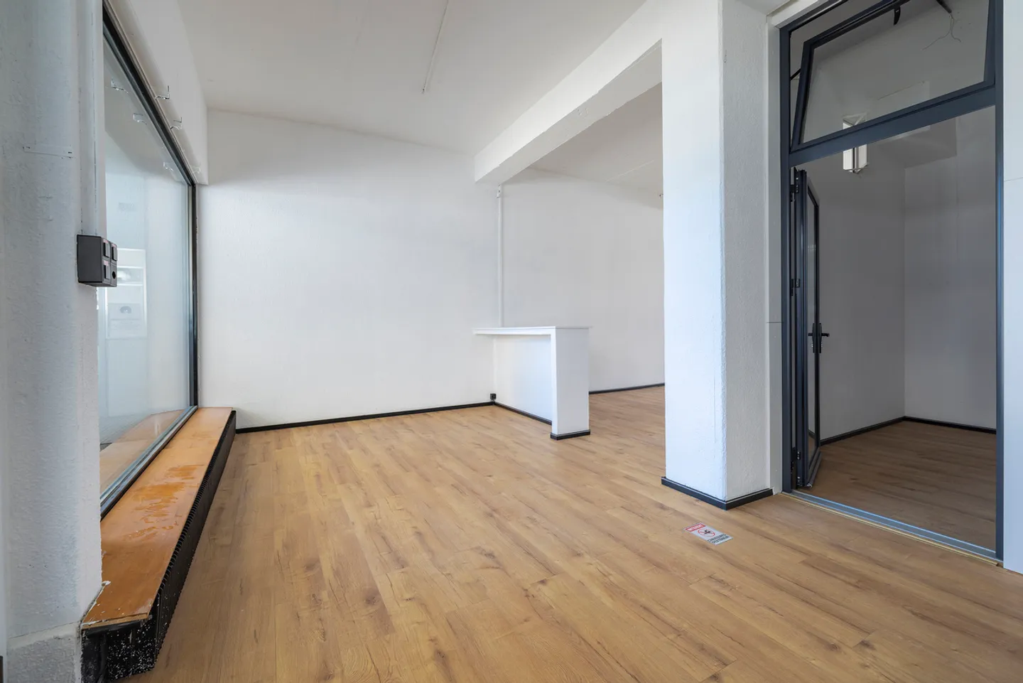 Commercial premises ideally located next to the Place de Rome - Photo 9 of 13