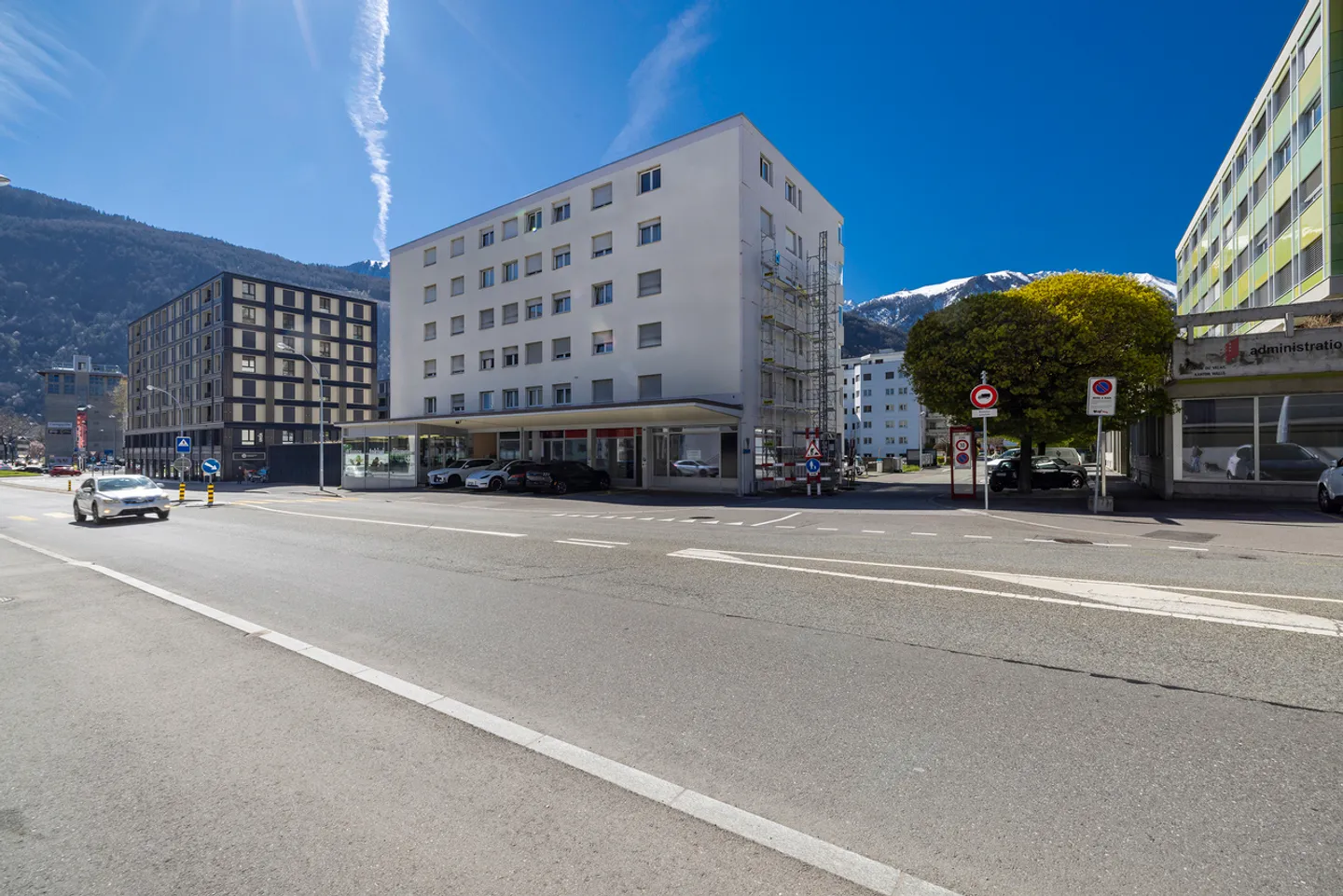 Commercial premises ideally located next to the Place de Rome - Photo 1 of 13