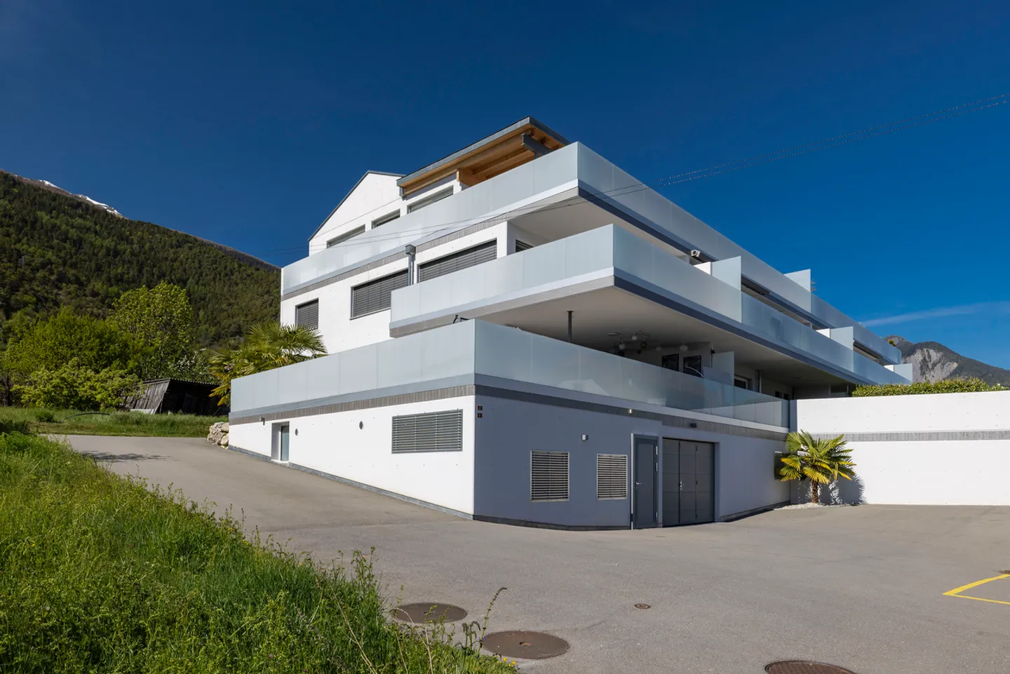 Charming Apartment with Garden - Photo 2 of 13