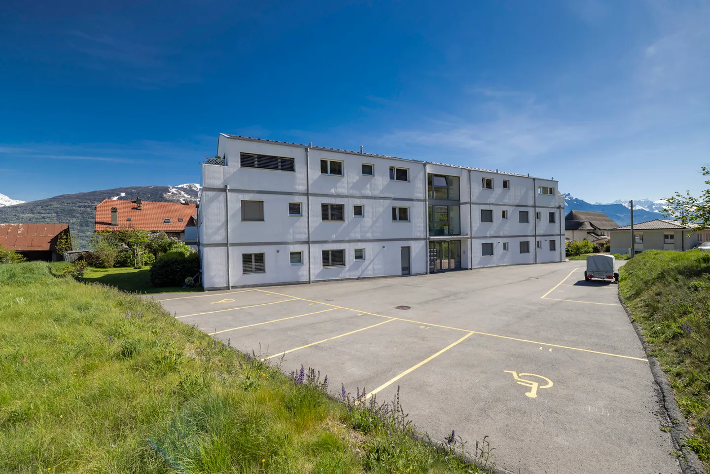Charming Apartment with Garden - Photo 3 of 13