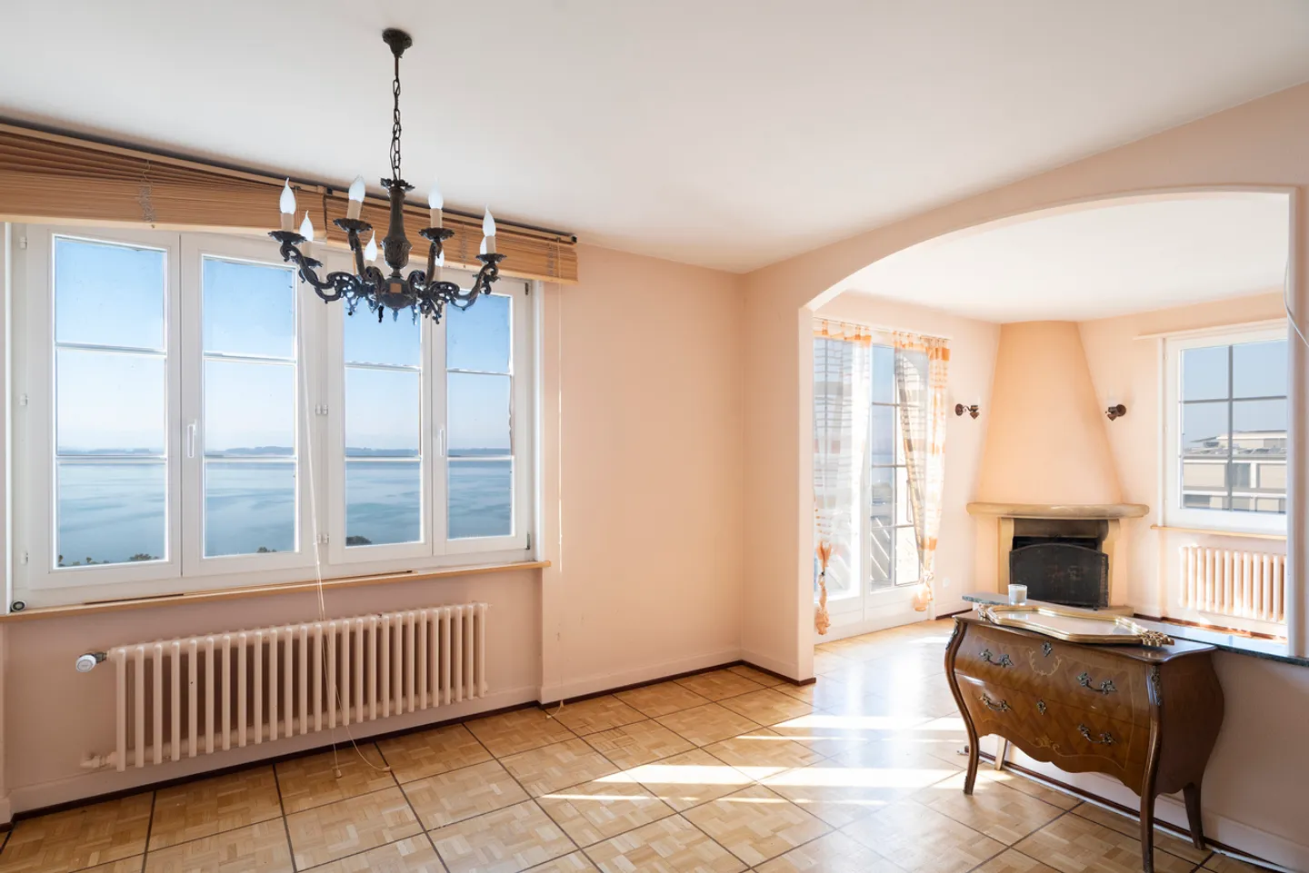 Stunning view of the lake and the Alps for this 7.5-room villa - Photo 3 of 13