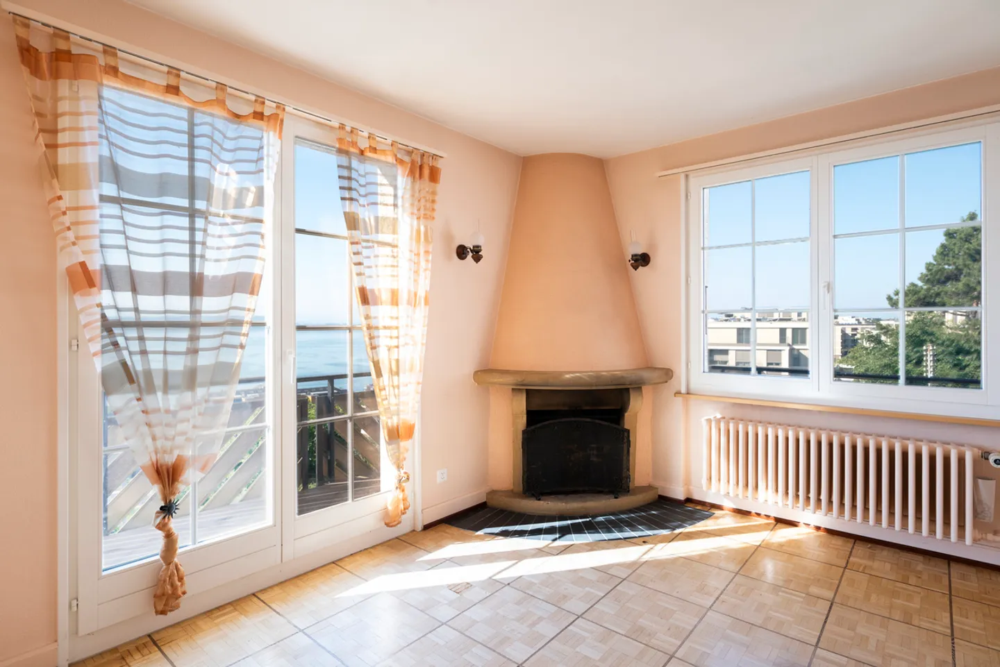 Stunning view of the lake and the Alps for this 7.5-room villa - Photo 4 of 13