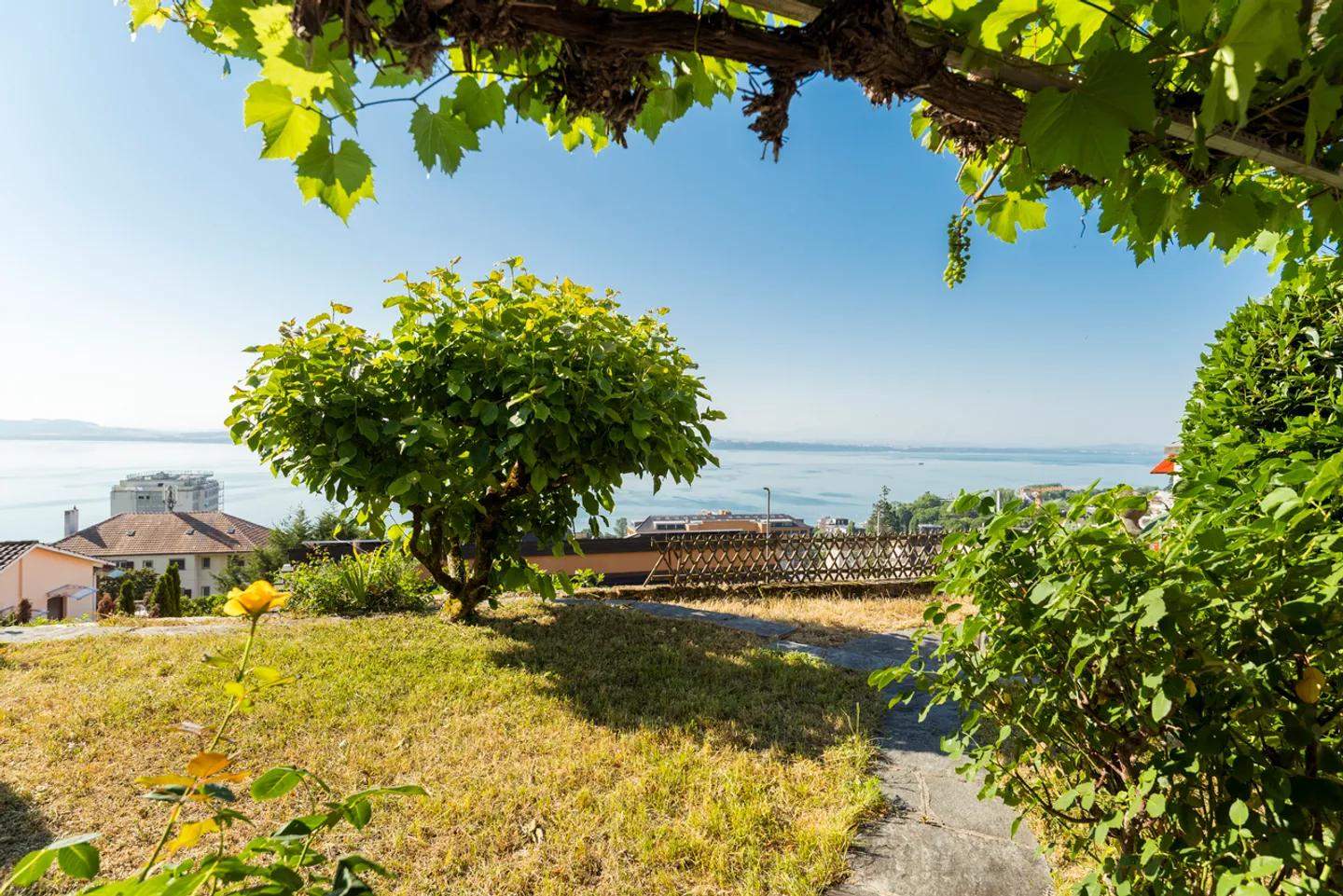 Stunning view of the lake and the Alps for this 7.5-room villa - Photo 11 of 13