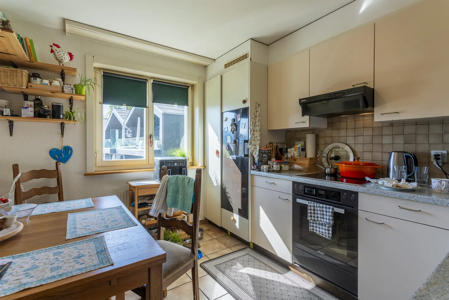 3,5-Zimmer-Wohnung mit Garage, Südbalkon und freiem Blick - Foto 4 von 8