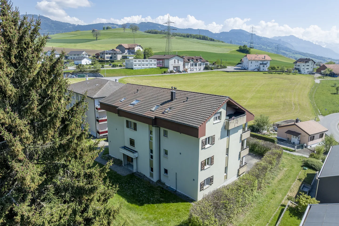 3,5-Zimmer-Wohnung im obersten Stock mit Balkon und Garage - Foto 9 von 9