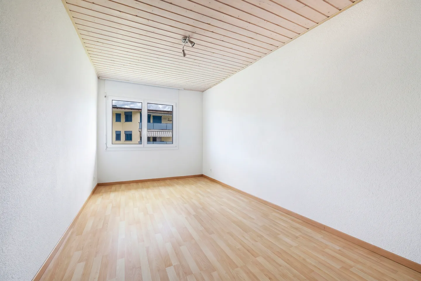 Penthouse with 4.5 rooms in the city center - Photo 9 of 12