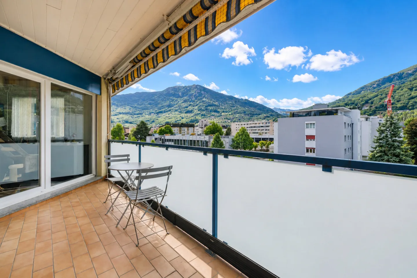 Penthouse with 4.5 rooms in the city center - Photo 1 of 12