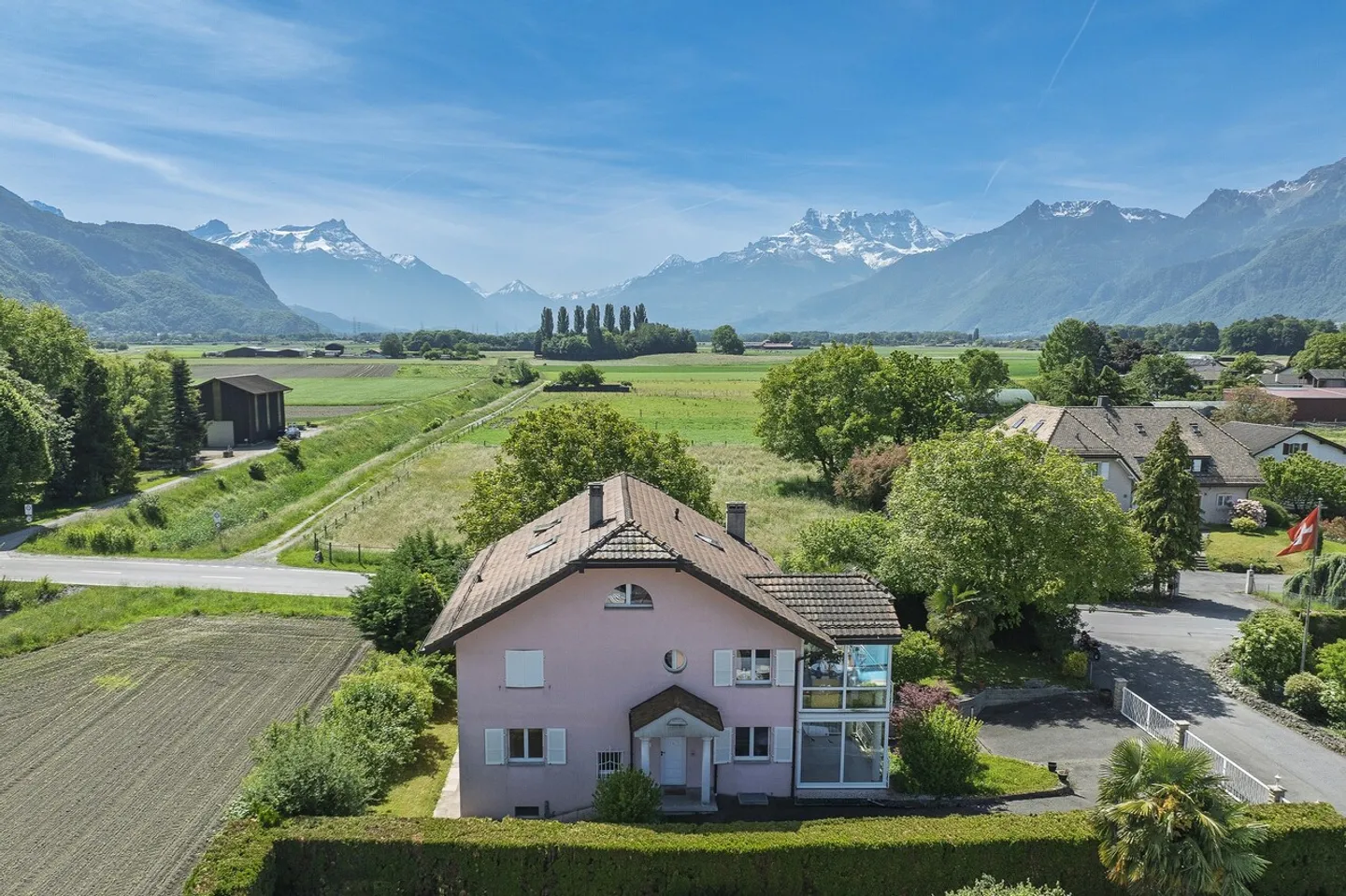 Individual villa with opportunity for 2 apartments in Noville - Photo 1 of 13
