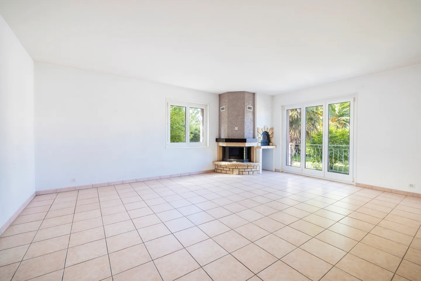 Individual villa with opportunity for 2 apartments in Noville - Photo 12 of 13