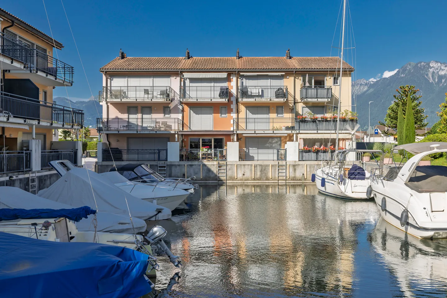 Charming duplex in Marina, waterfront! - Photo 8 of 13