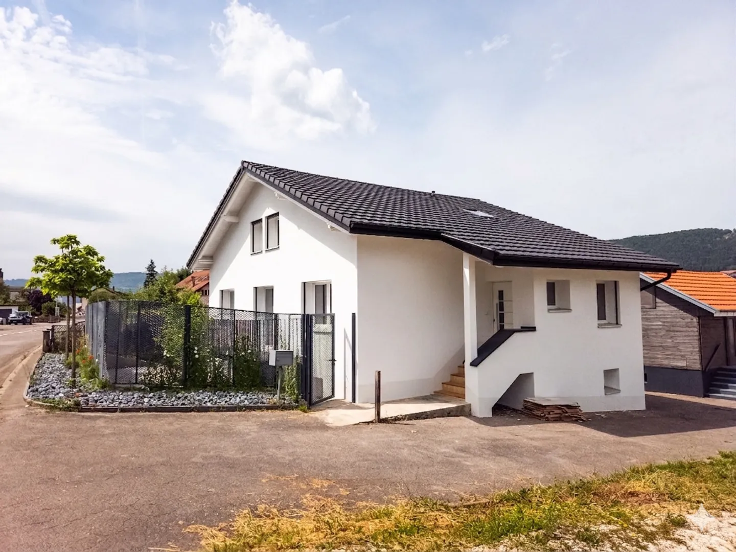 Grande villa entièrement rénovée de 7.5 pces - Photo 1 sur 13