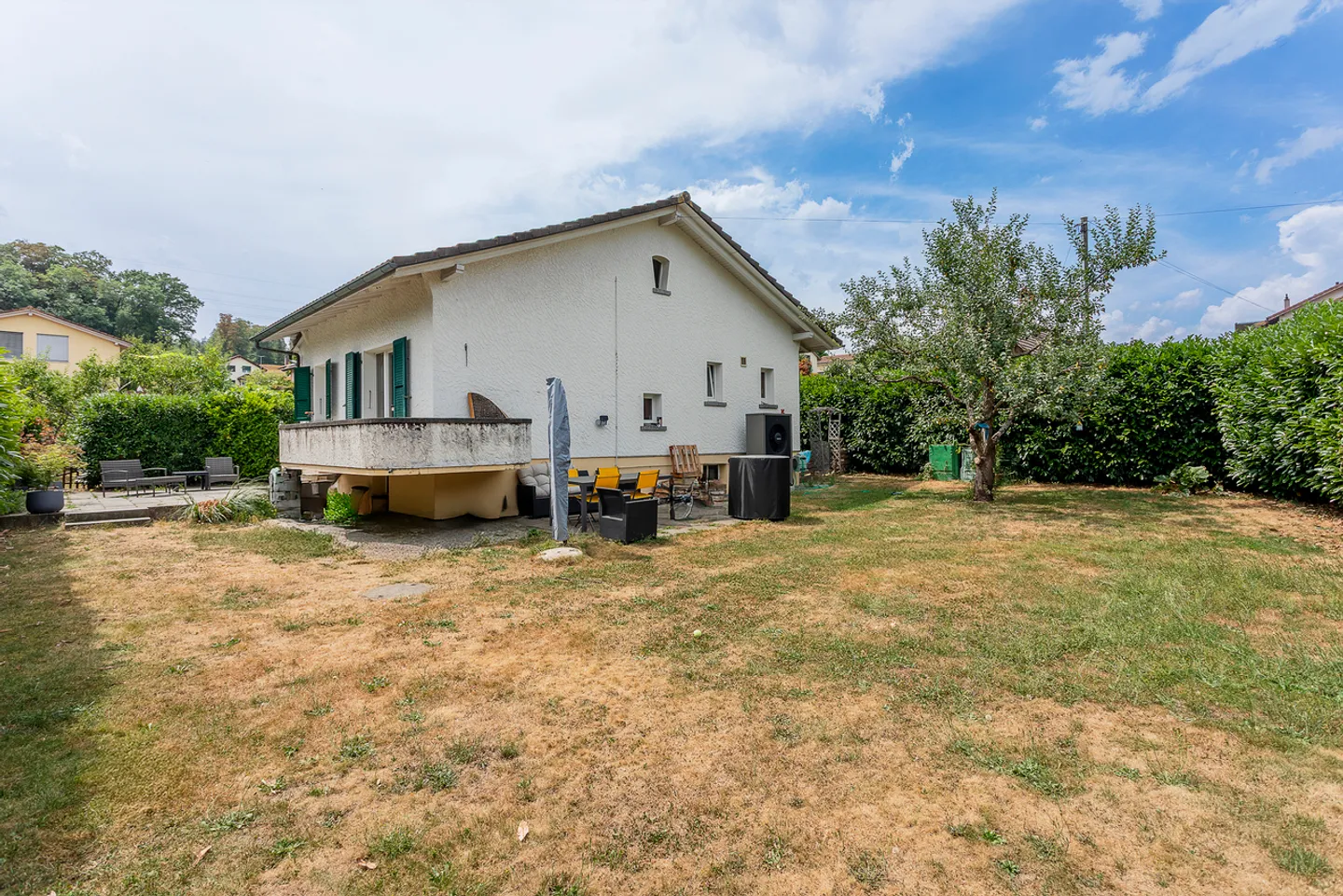 MAISON INDIVIDUELLE AVEC GARAGE BOX ET COUVERT A VOITURE - Photo 2 sur 13