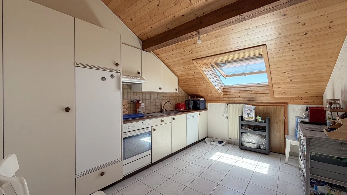 2.5-room apartment on the top floor with balcony and garage - Photo 8 of 11