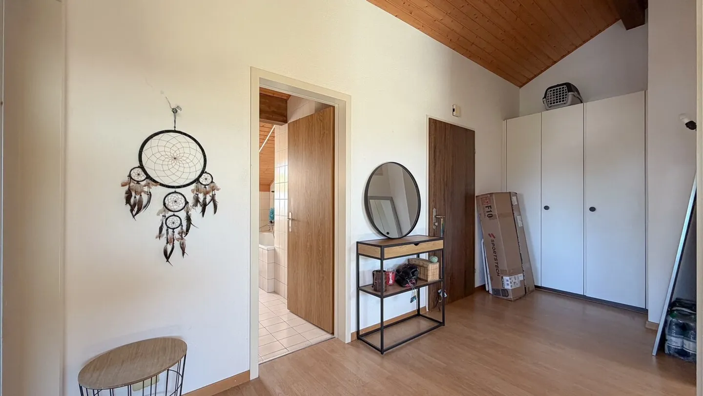 2.5-room apartment on the top floor with balcony and garage - Photo 7 of 11