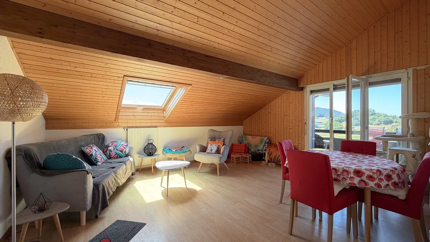 2.5-room apartment on the top floor with balcony and garage - Photo 1 of 11