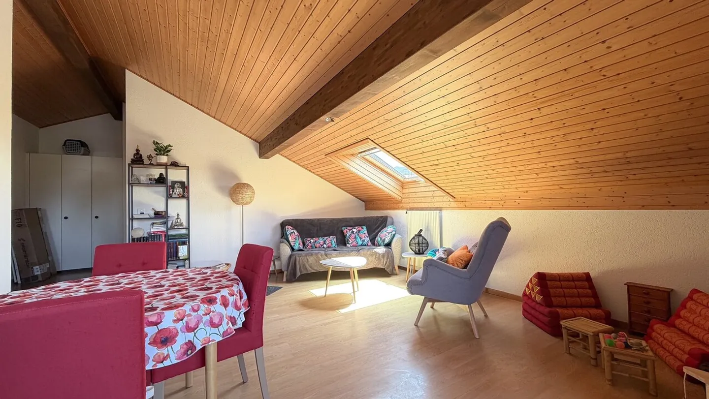 2.5-room apartment on the top floor with balcony and garage - Photo 4 of 11