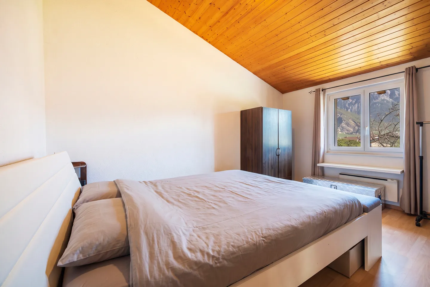 UN RIFUGIO DI PACE PER QUESTA VILLA DI 4.5 STANZE - Foto 8 di 13
