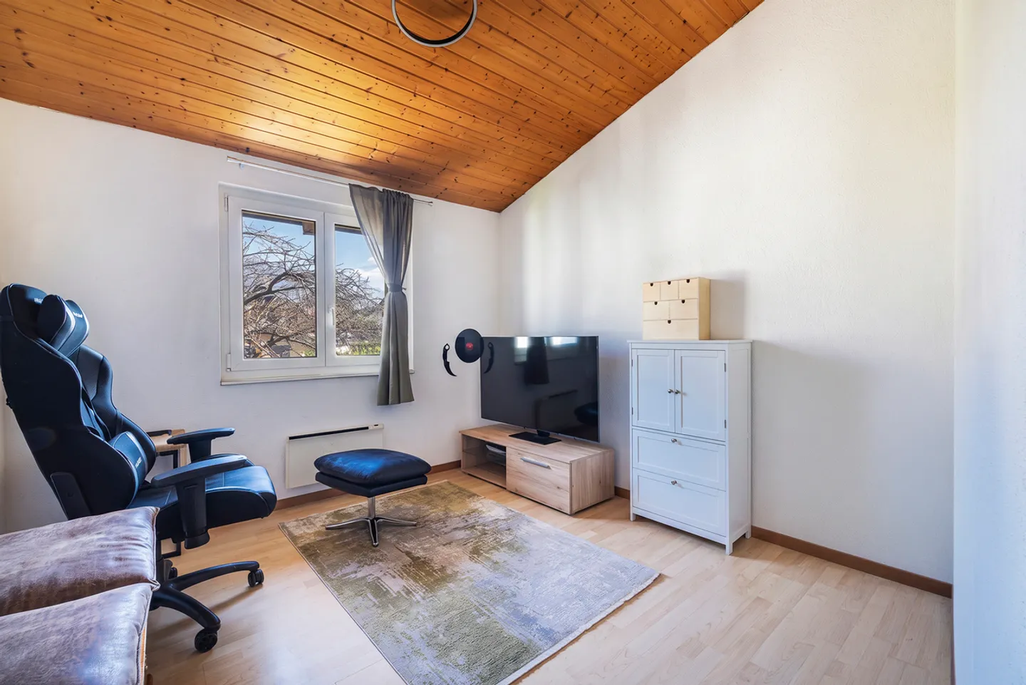 UN RIFUGIO DI PACE PER QUESTA VILLA DI 4.5 STANZE - Foto 10 di 13