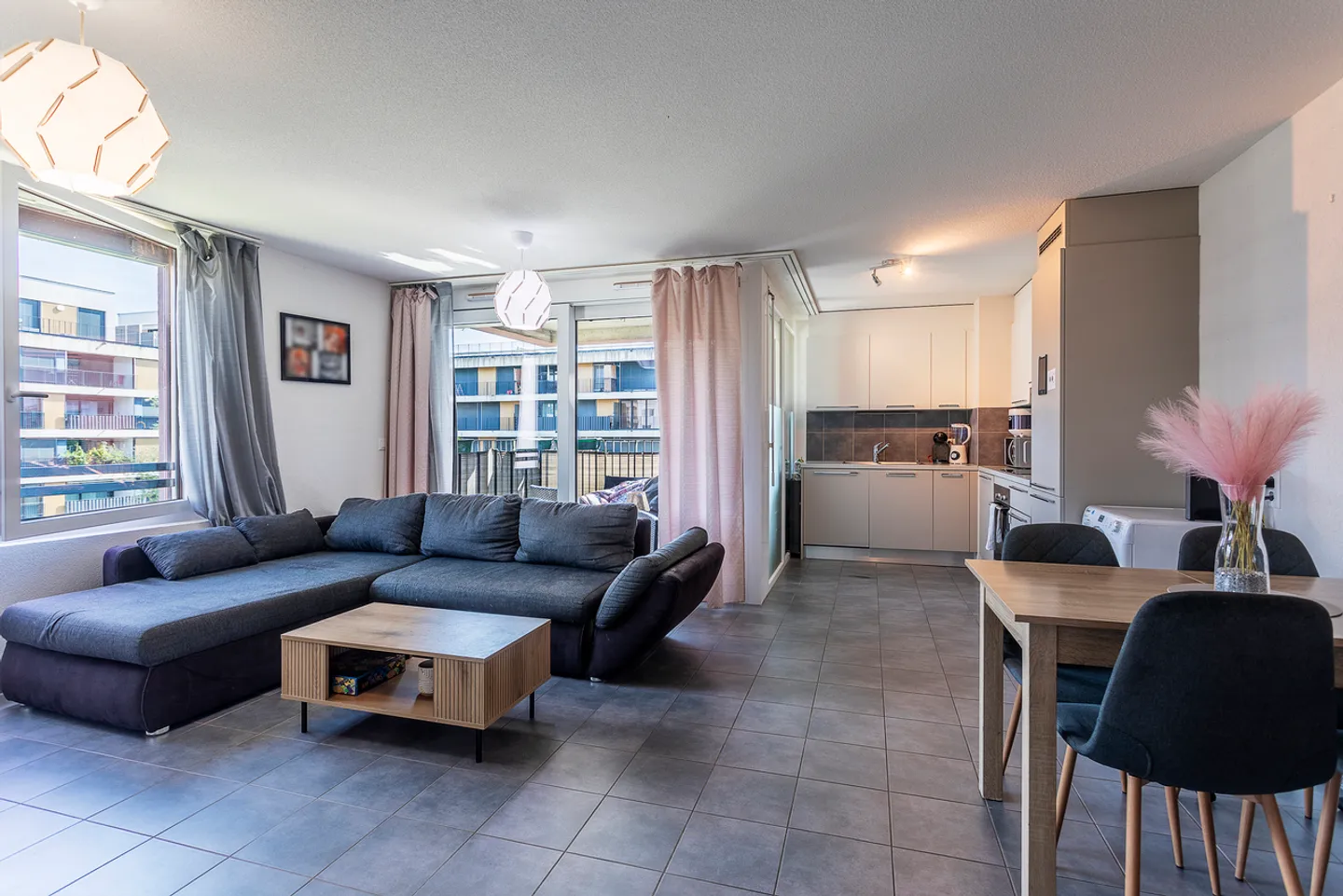 Appartement PPE récent de 3,5 pièces proche centre-ville - Foto 2 di 9