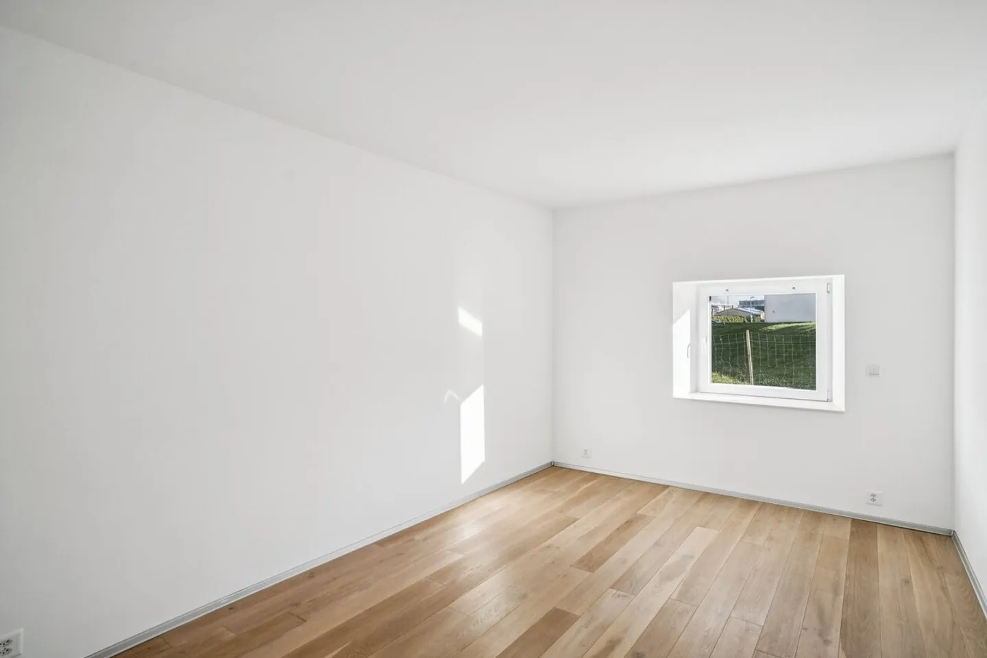 Un affascinante appartamento di 4.5 locali con giardino - Foto 3 di 6
