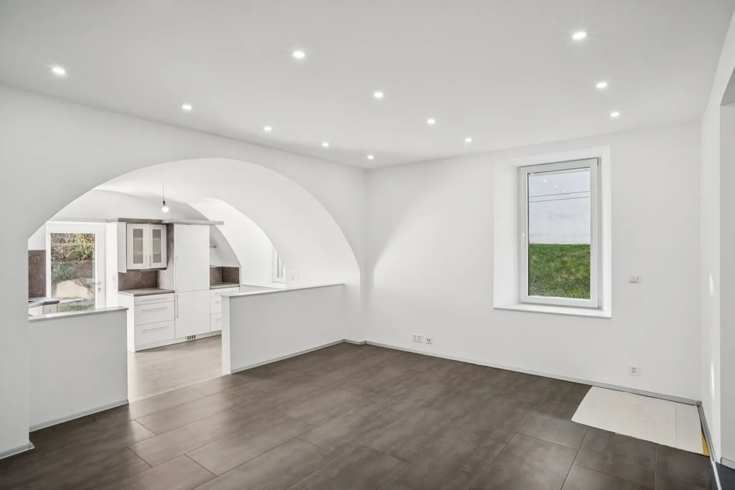 Un affascinante appartamento di 4.5 locali con giardino - Foto 1 di 6
