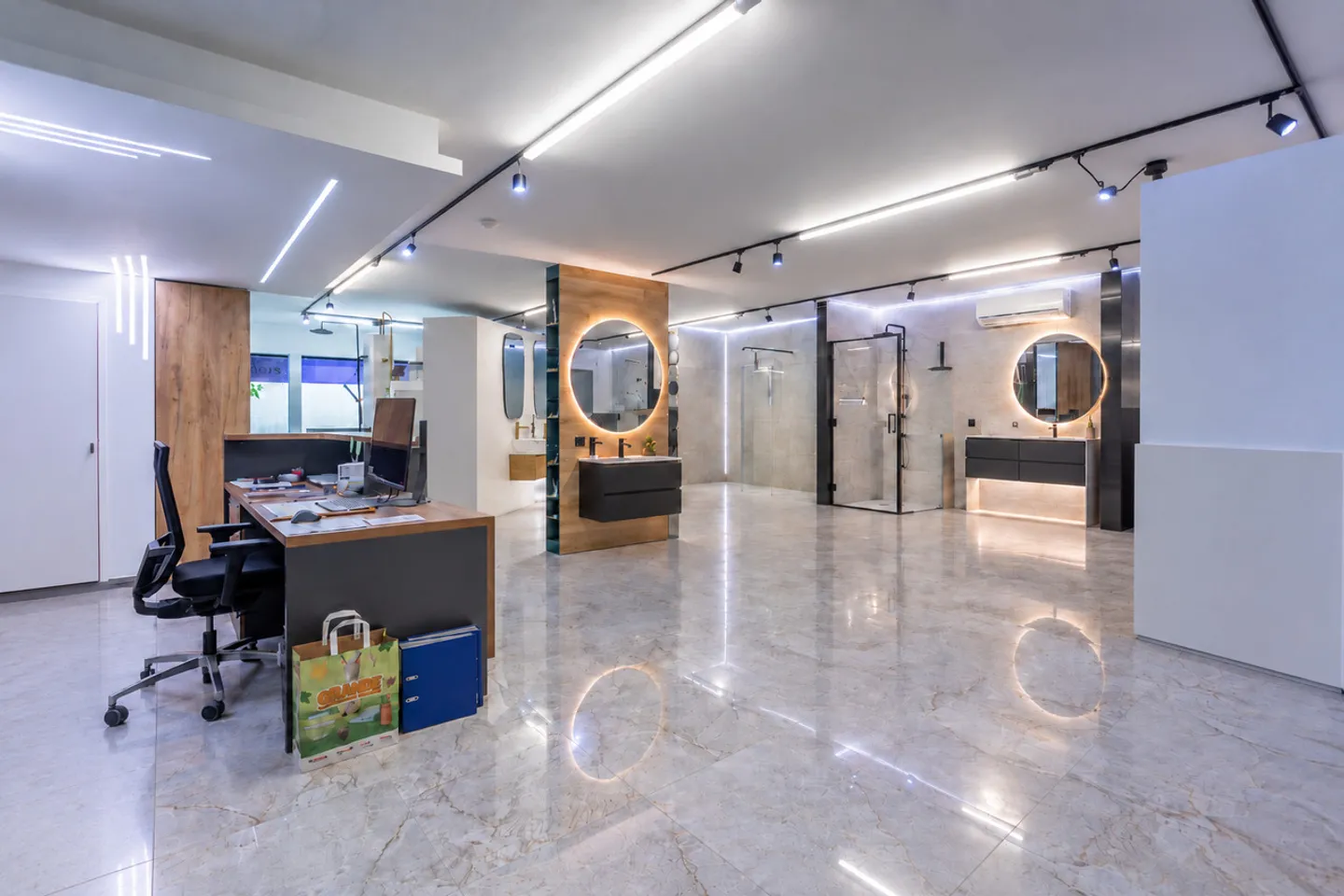 Surface rénovée de 100 m² - Usage professionnel ou projet résidentiel - Foto 1 von 8